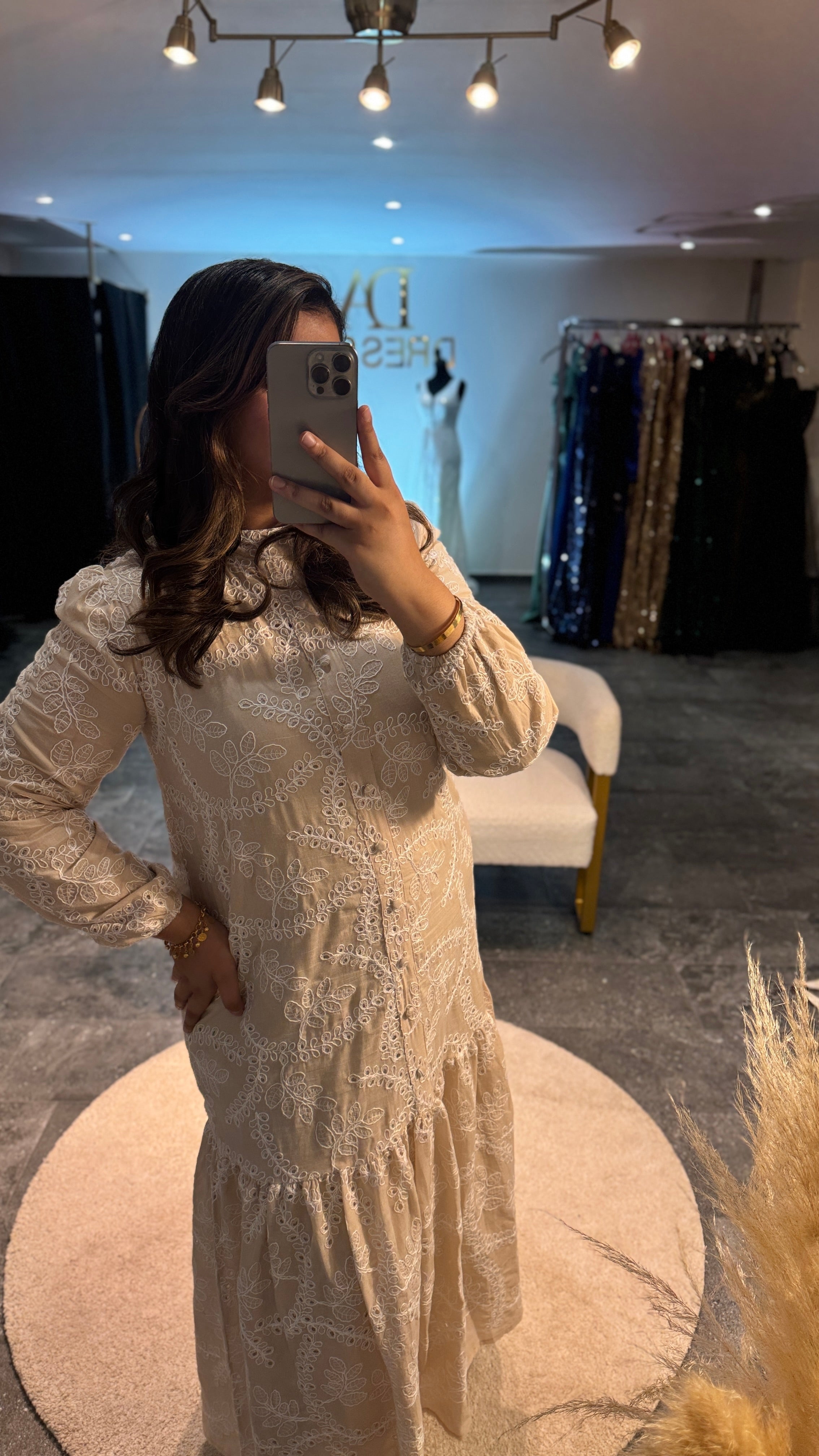 Robe longue beige brodé