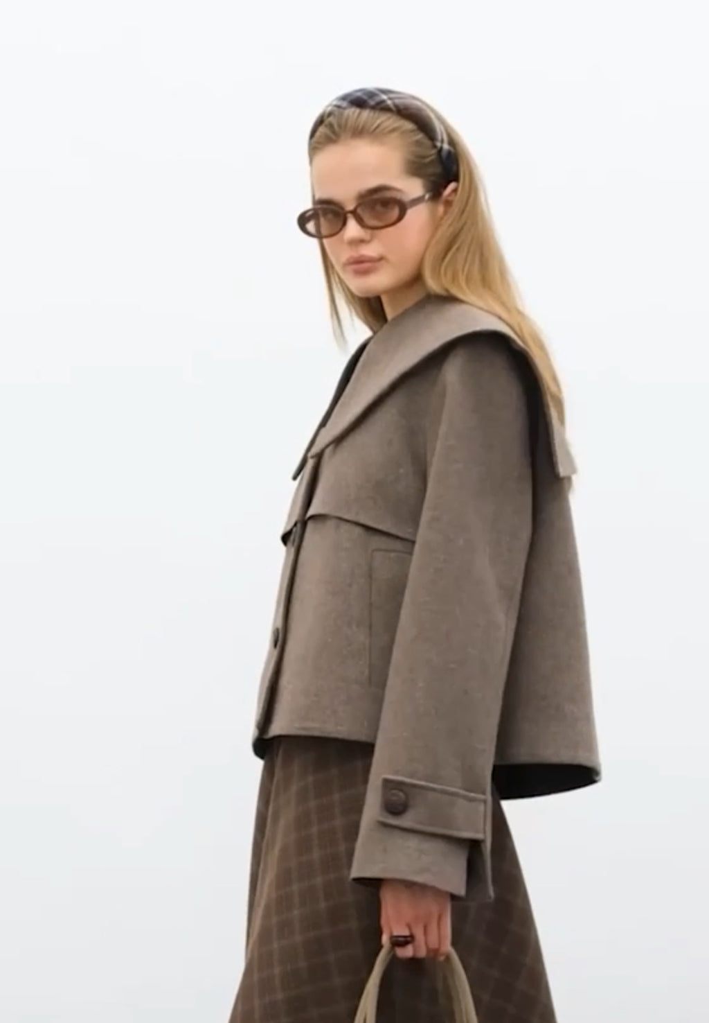 Veste courte à col cape
