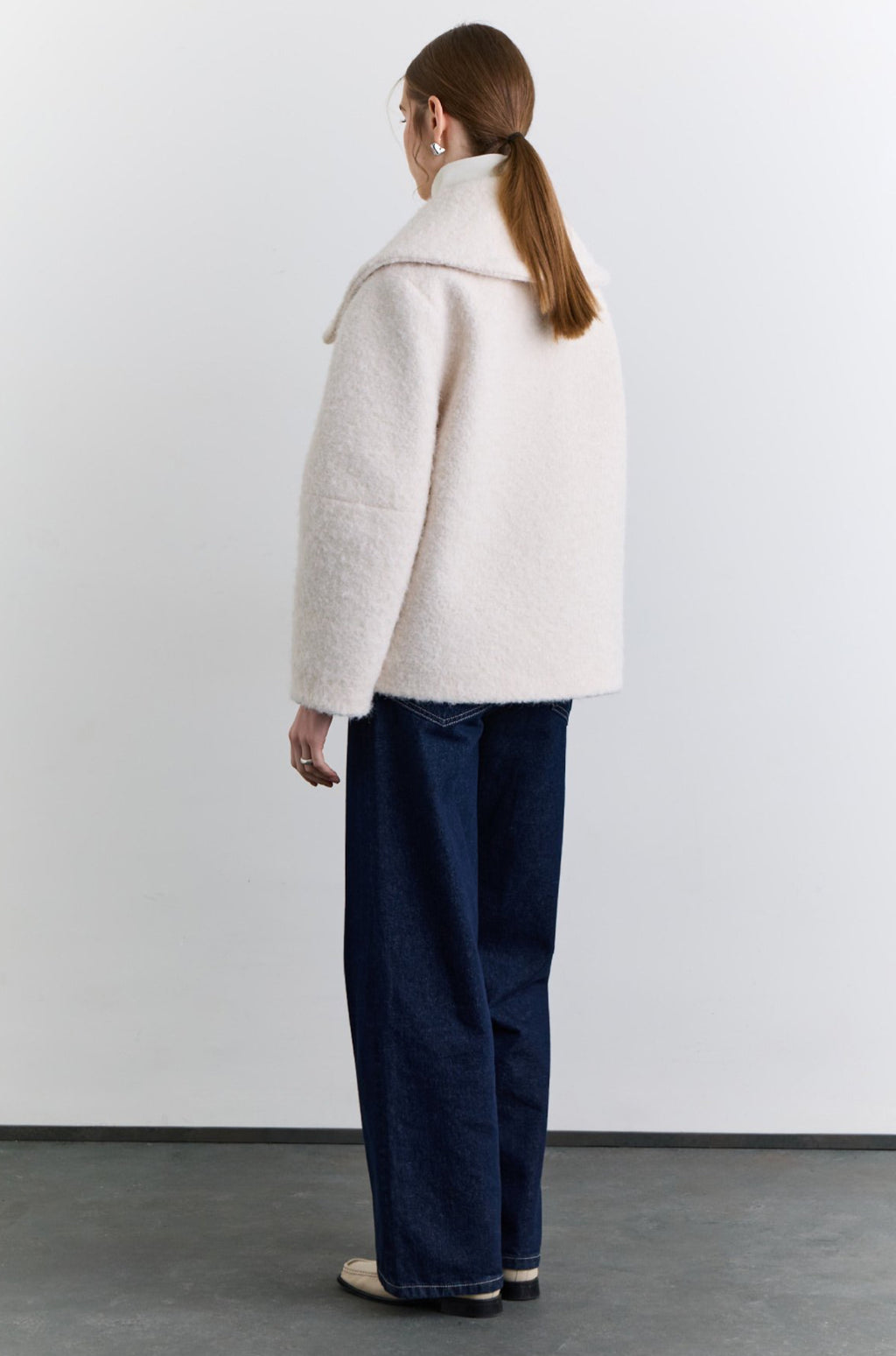 Manteau écru à col large boutonné