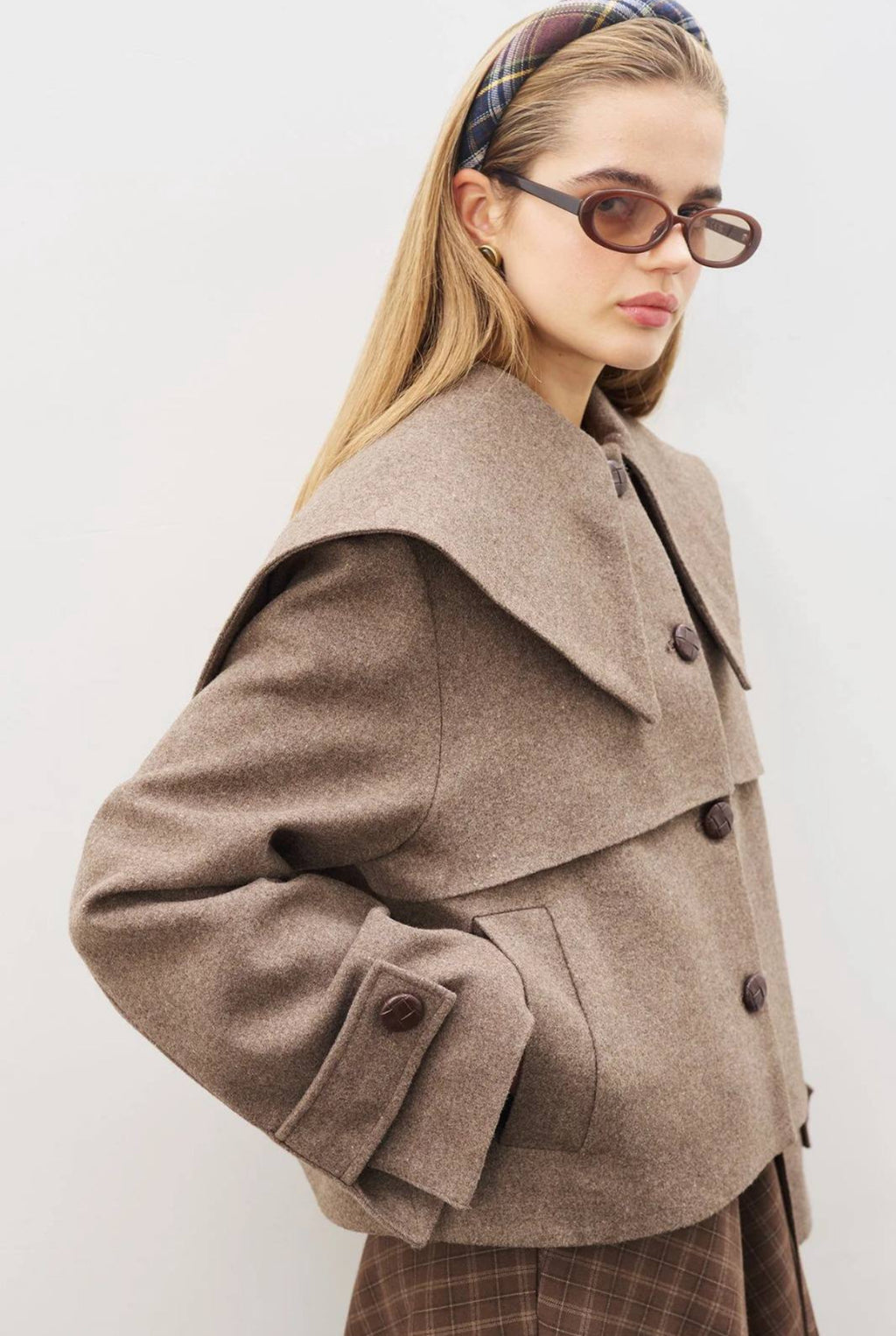 Veste courte à col cape