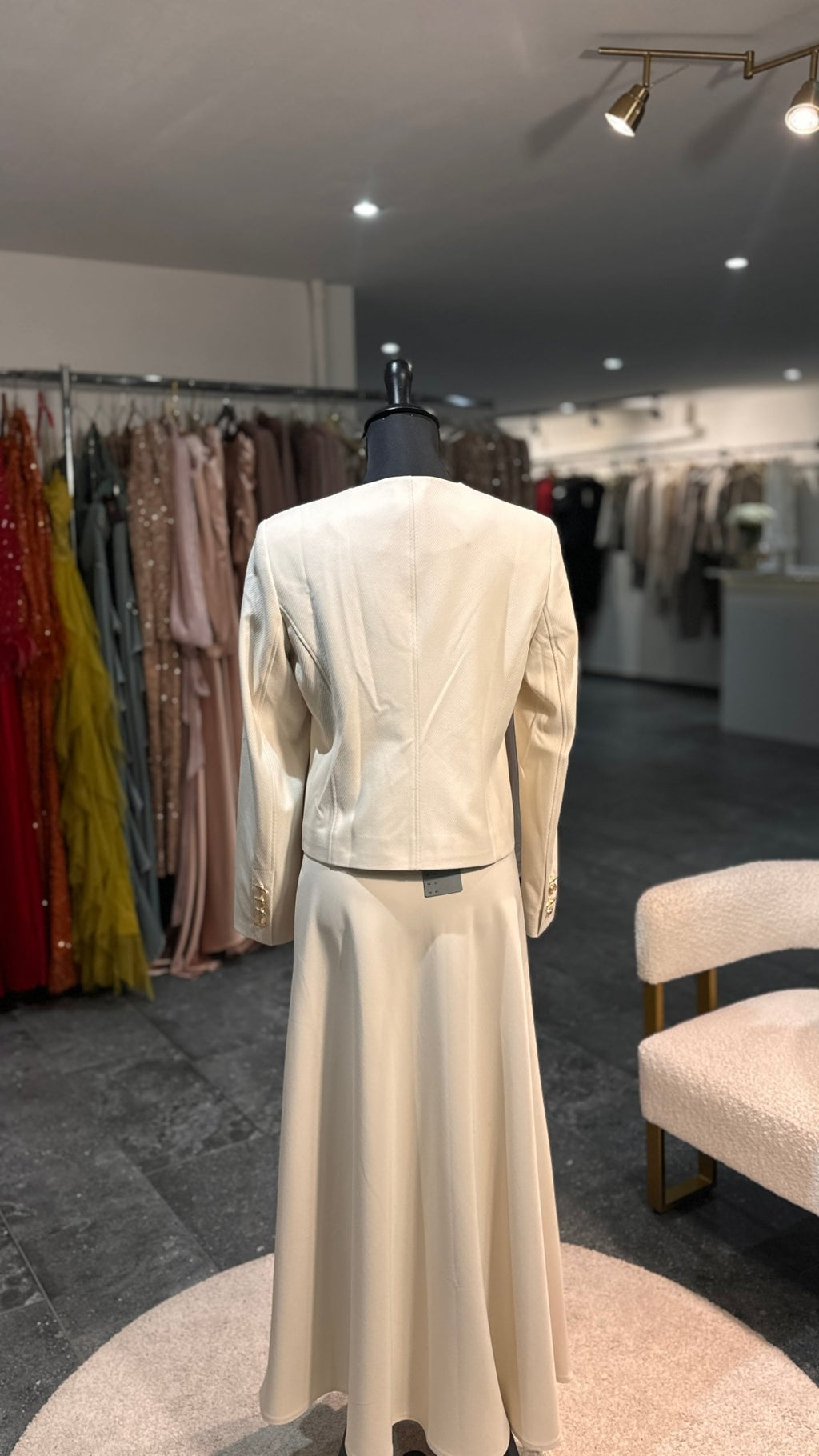 Blazer crème – robe élégante | DA DRESSES