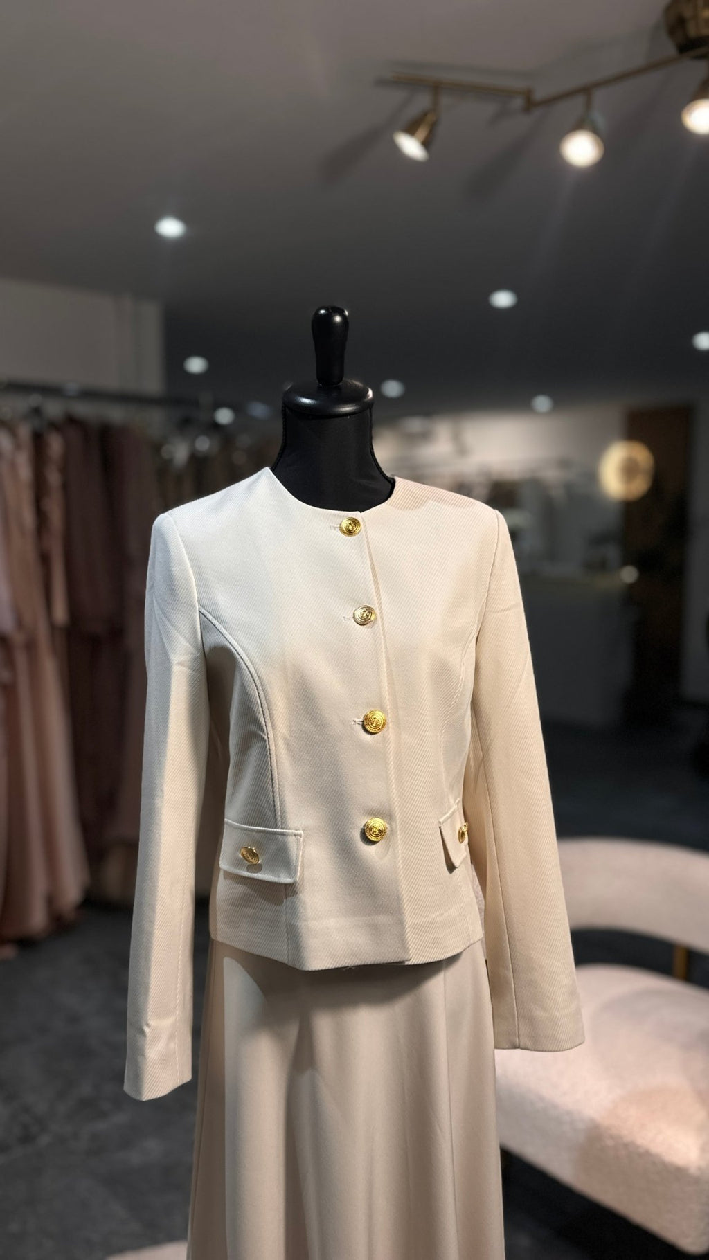 Blazer crème – robe élégante | DA DRESSES