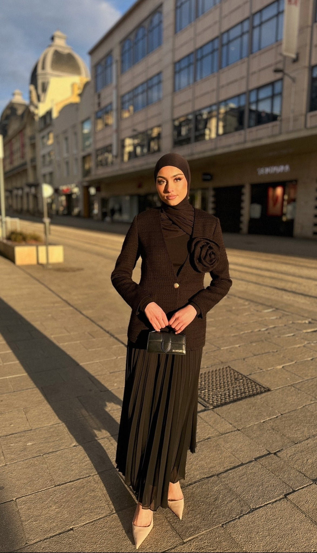 Ensemble blazer jupe plissée noir – robe élégante | DA DRESSES