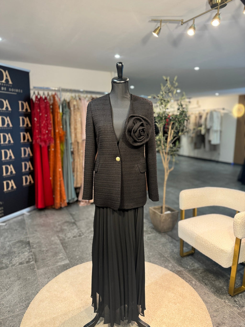 Ensemble blazer jupe plissée noir – robe élégante | DA DRESSES