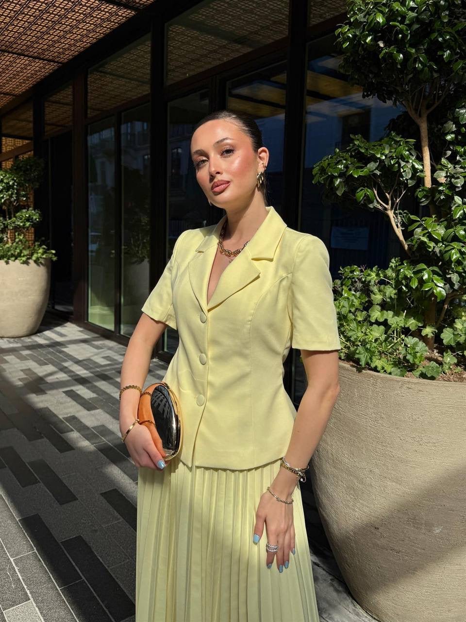 Ensemble tailleur plissé jaune pastel – robe élégante | DA DRESSES
