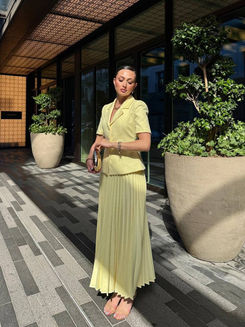 Ensemble tailleur plissé jaune pastel – robe élégante | DA DRESSES