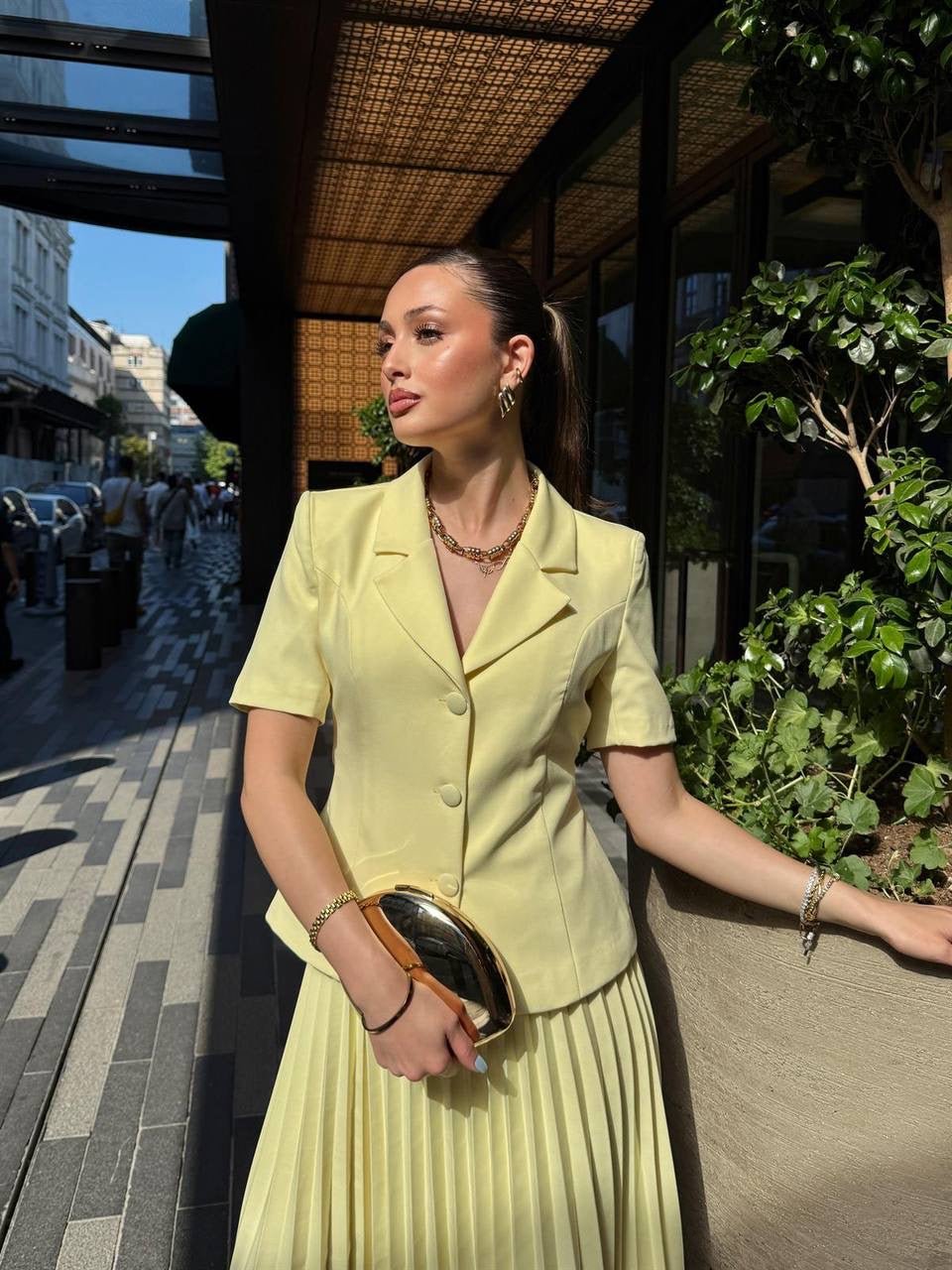 Ensemble tailleur plissé jaune pastel – robe élégante | DA DRESSES