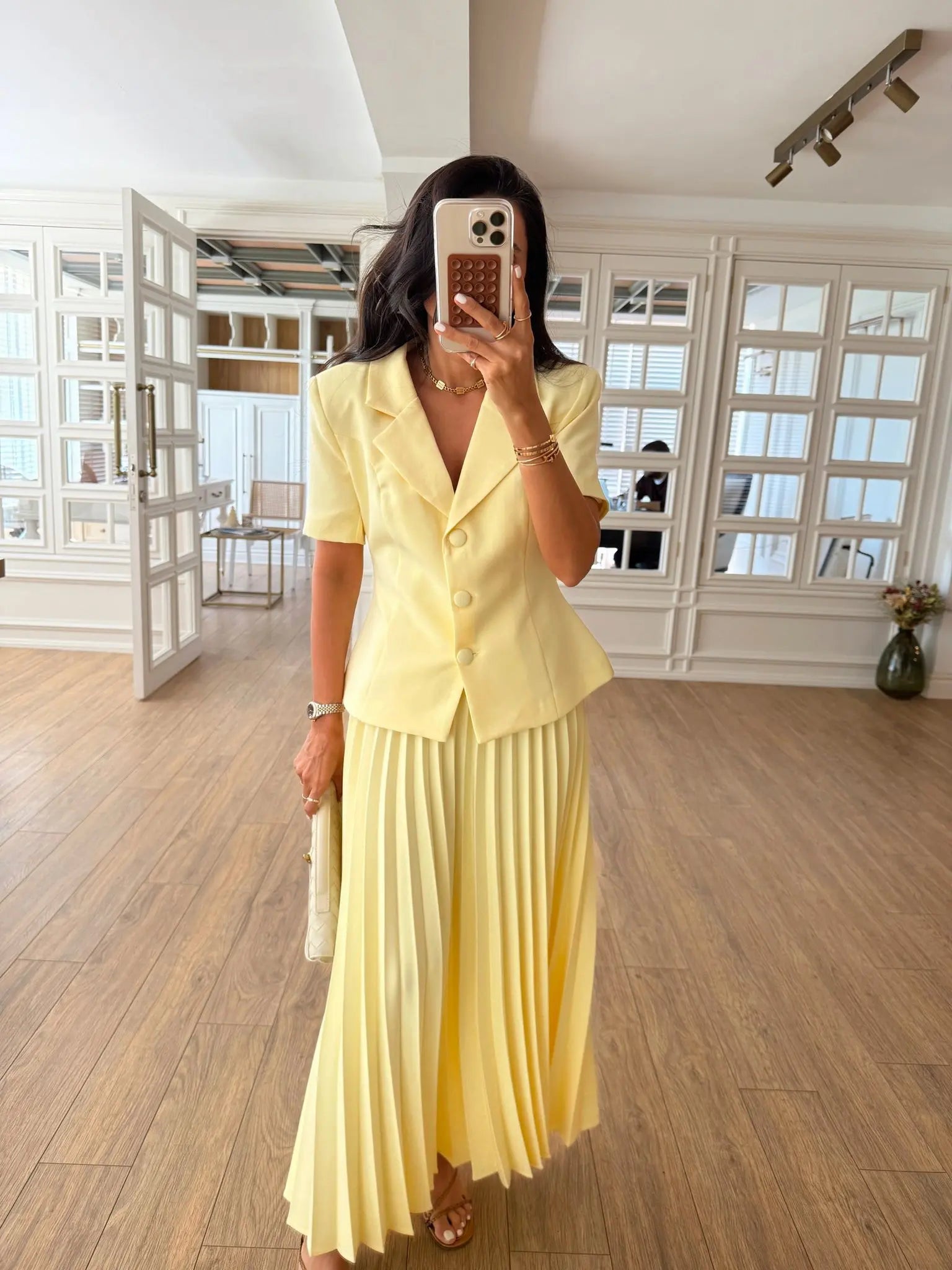 Ensemble tailleur plissé jaune pastel – robe élégante | DA DRESSES