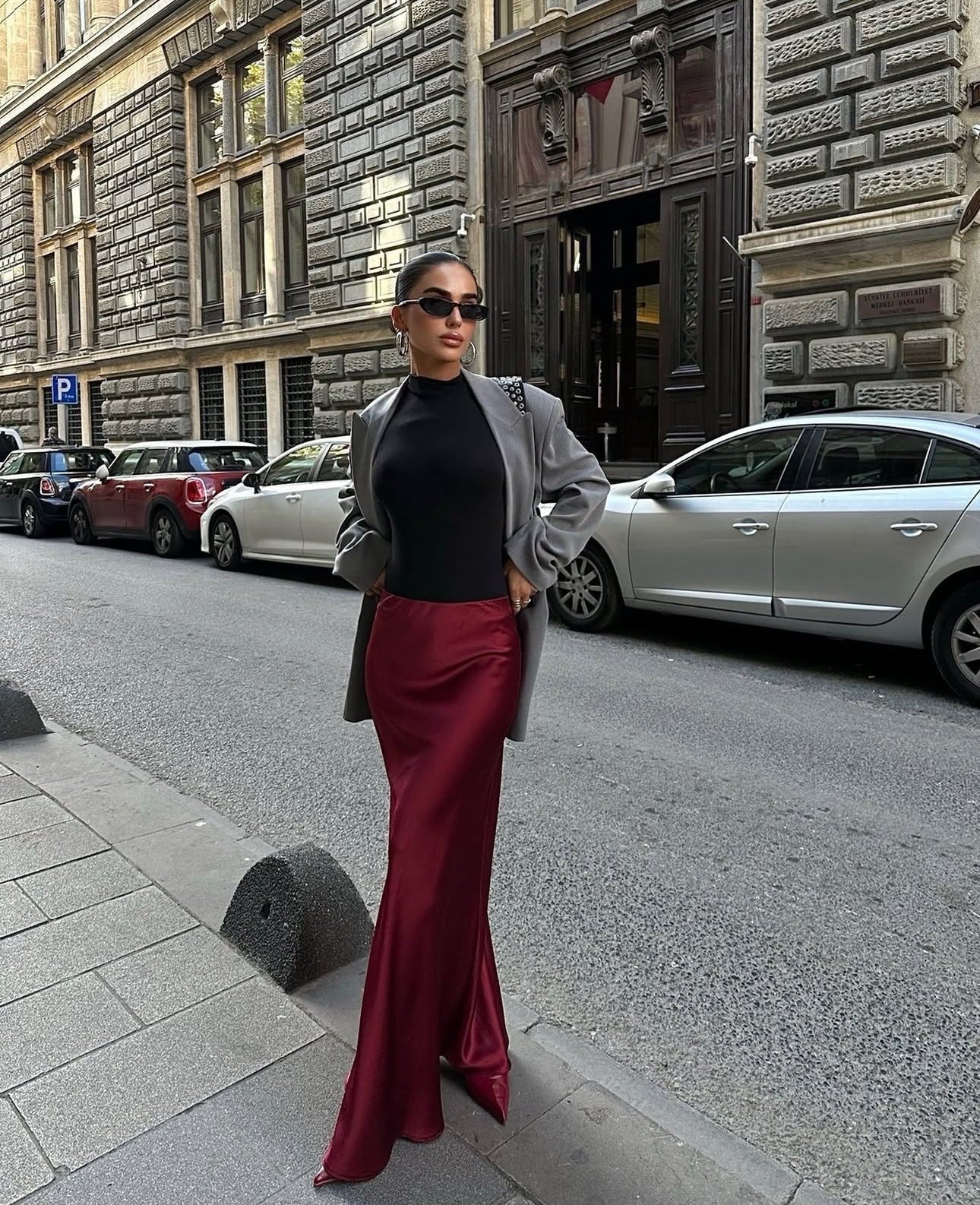 Jupe en satin bordeaux – robe élégante | DA DRESSES