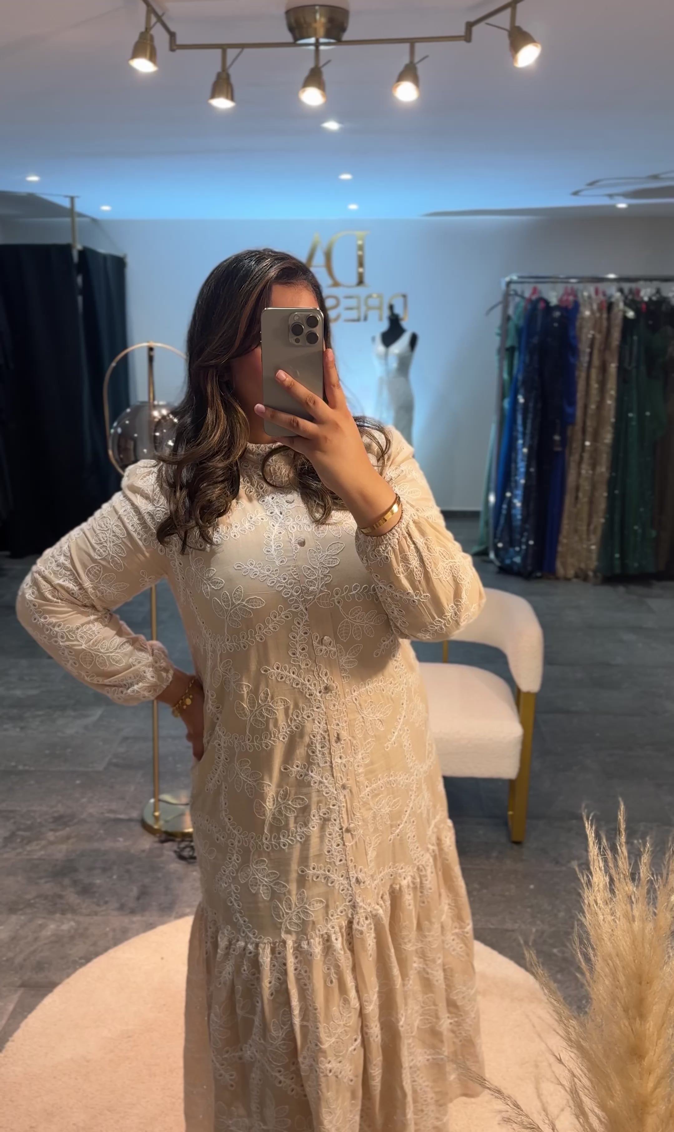Robe longue beige brodé