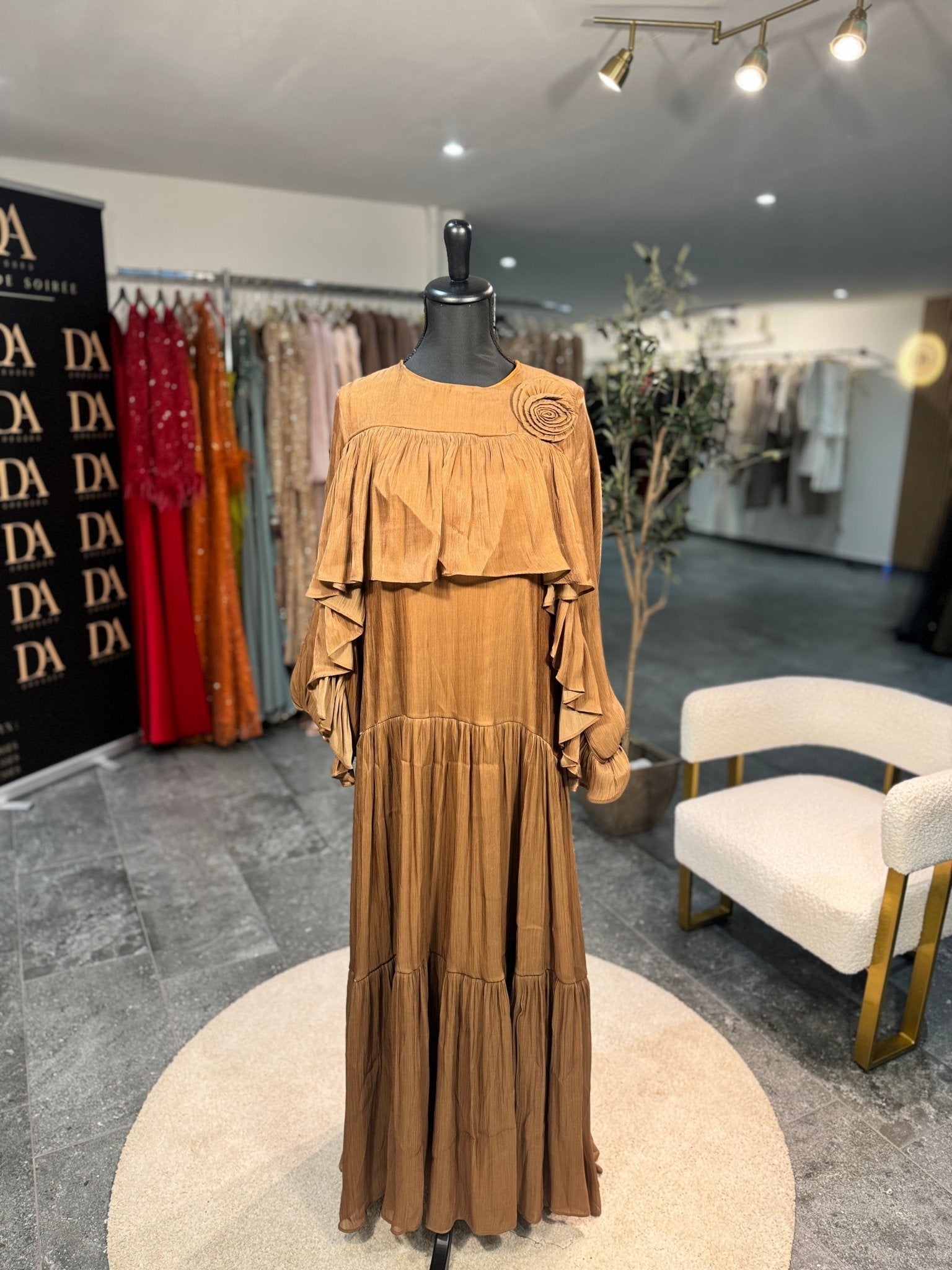 Robe fluide à volant – robe élégante | DA DRESSES