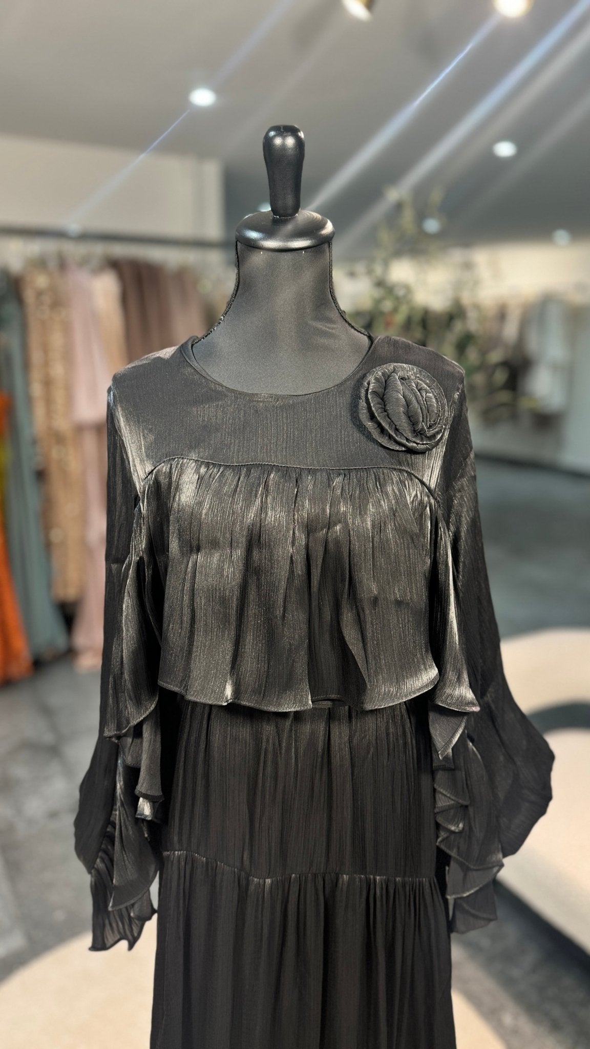 Robe fluide à volant – robe élégante | DA DRESSES