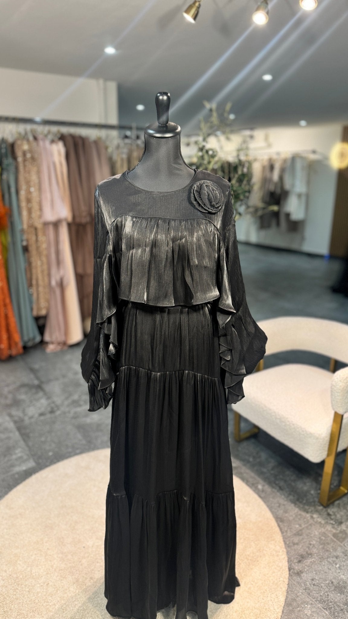 Robe fluide à volant – robe élégante | DA DRESSES