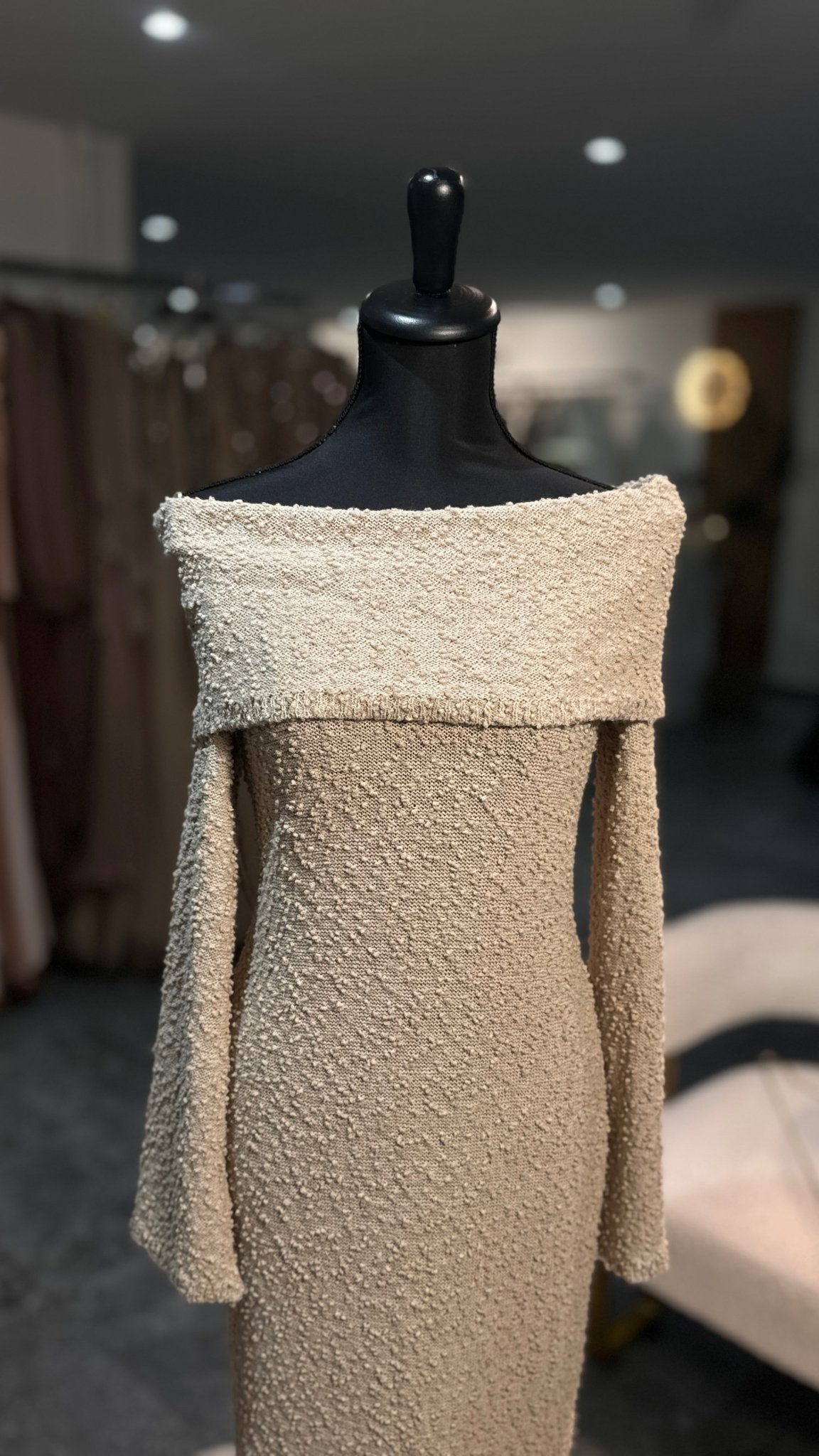 Robe longue texturé épaule dénudée – robe élégante | DA DRESSES