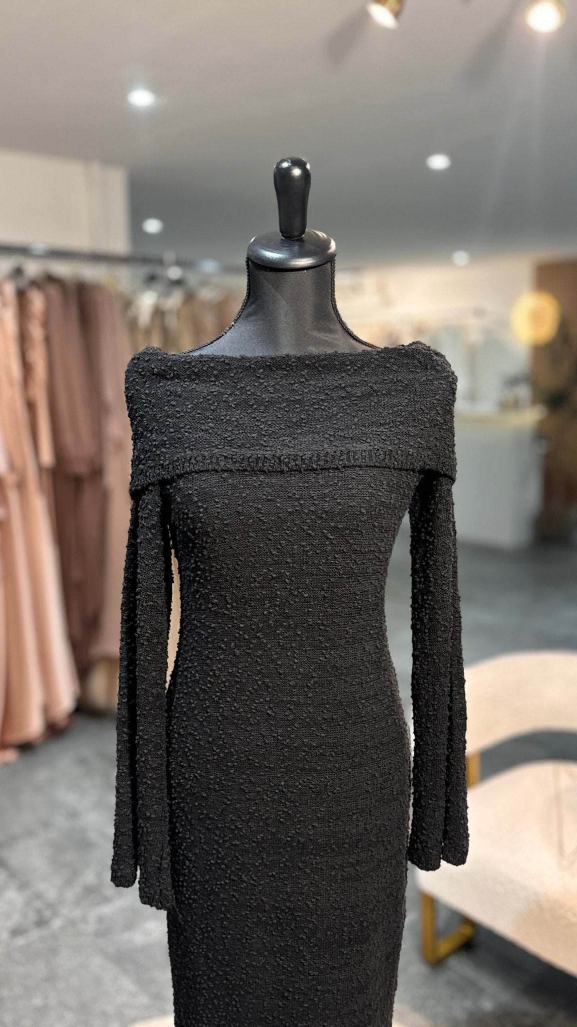 Robe longue texturé épaule dénudée – robe élégante | DA DRESSES