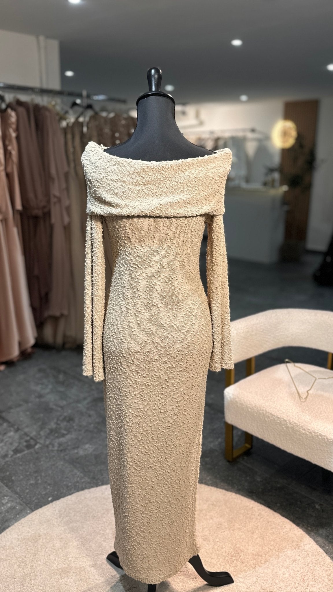 Robe longue texturé épaule dénudée – robe élégante | DA DRESSES
