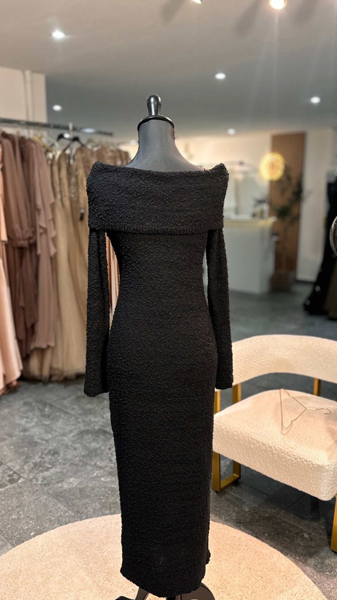 Robe longue texturé épaule dénudée – robe élégante | DA DRESSES