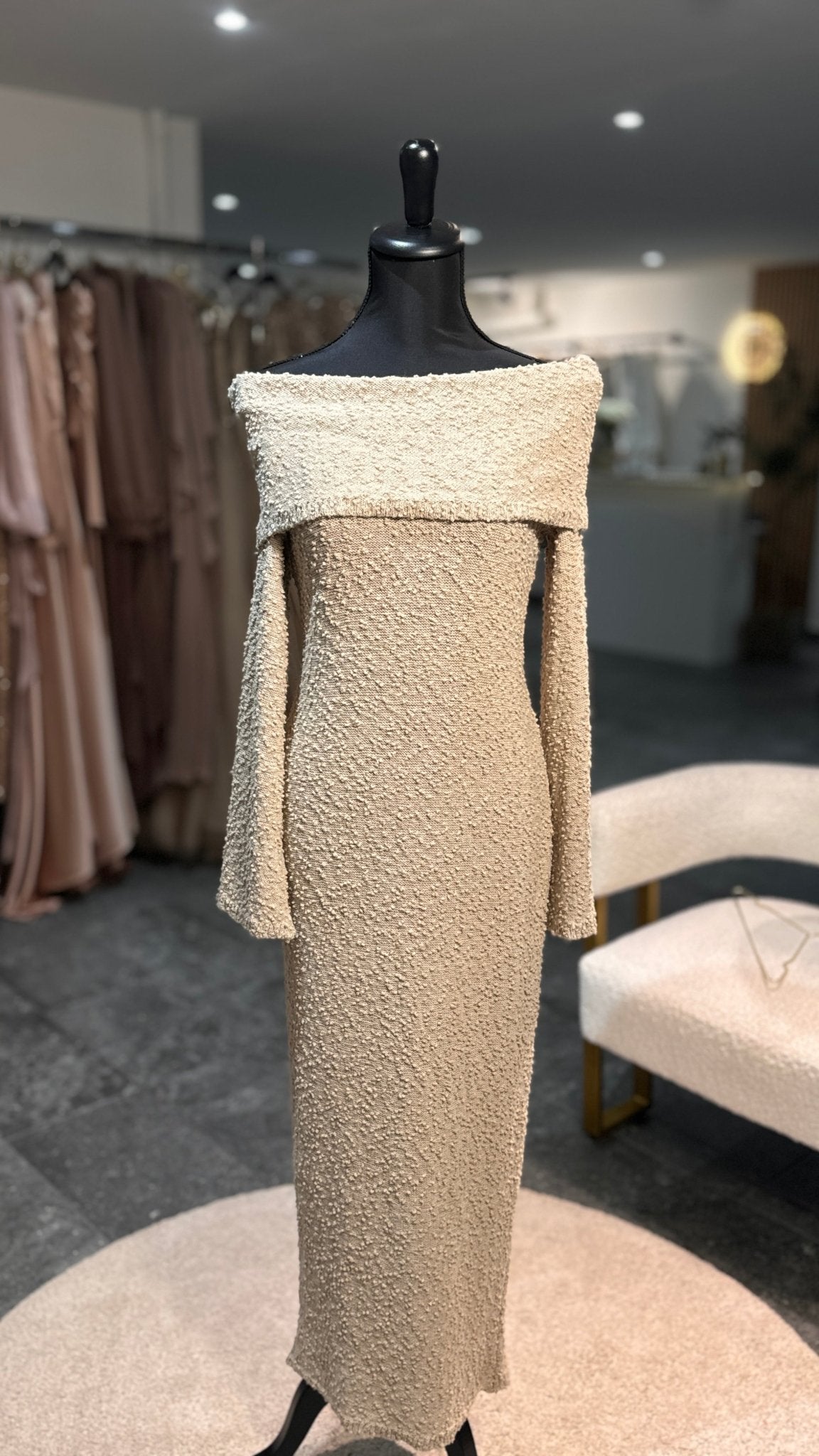 Robe longue texturé épaule dénudée – robe élégante | DA DRESSES